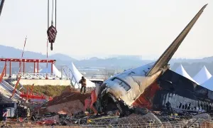 Hàn Quốc cẩu đuôi máy bay Jeju Air tìm thi thể nạn nhân Hàn Quốc cẩu đuôi máy bay Jeju Air tìm thi thể nạn nhân